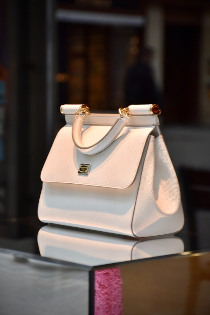 Weiße Handtasche